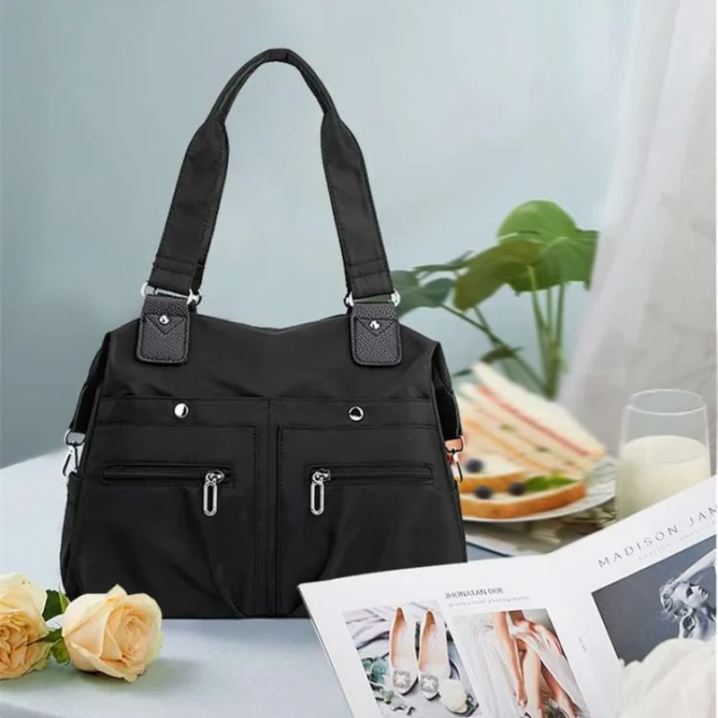 Women's Handbag Solid ( black colour )